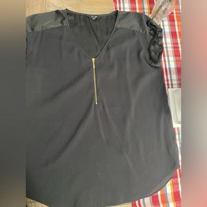 Black large express top